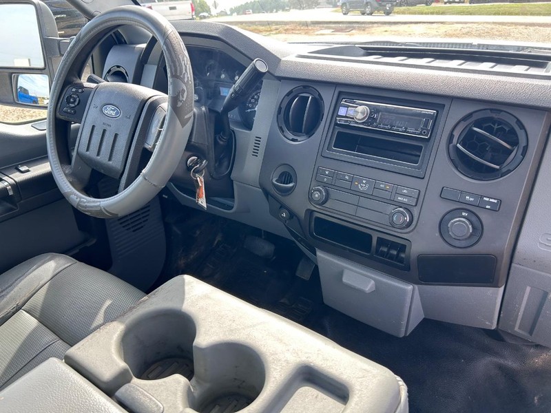 Ford Super Duty F-250 SRW Vehicle Image 08