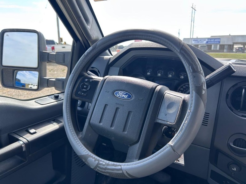 Ford Super Duty F-250 SRW Vehicle Image 09