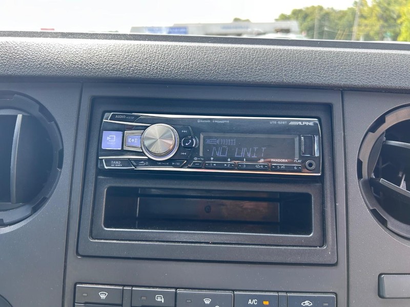 Ford Super Duty F-250 SRW Vehicle Image 11