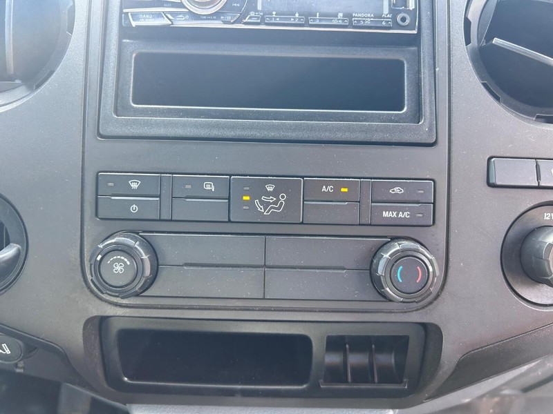 Ford Super Duty F-250 SRW Vehicle Image 12