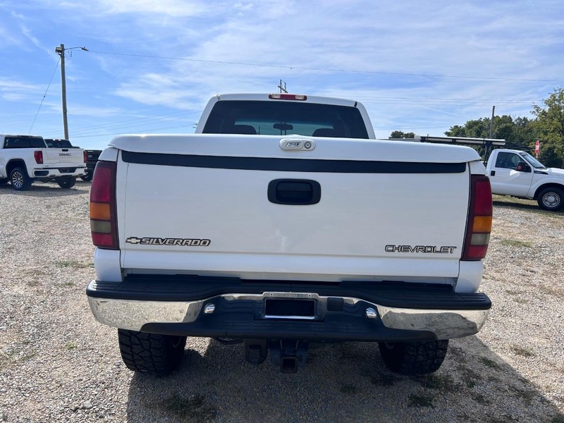 Chevrolet Silverado 2500HD Vehicle Image 04
