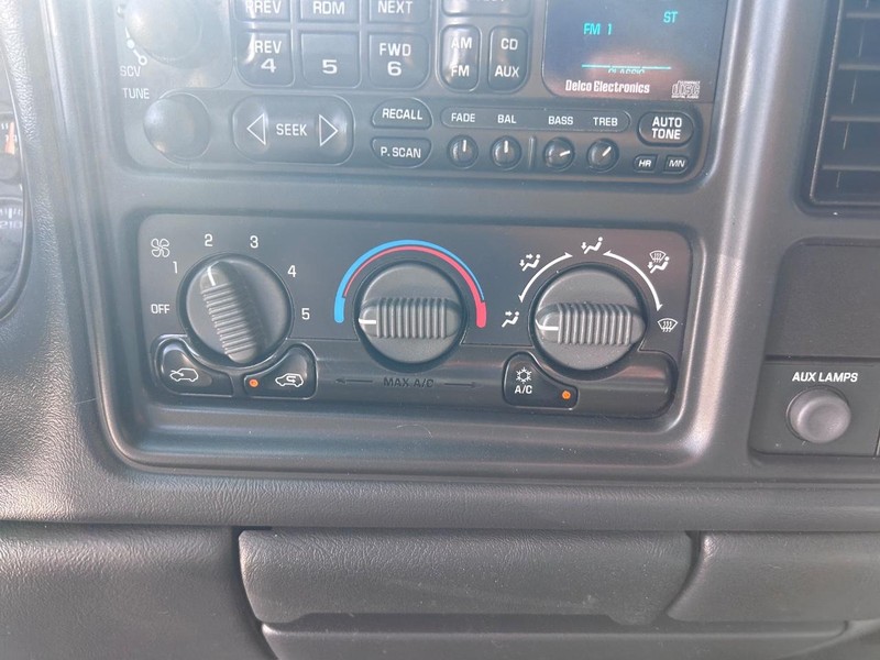 Chevrolet Silverado 2500HD Vehicle Image 10