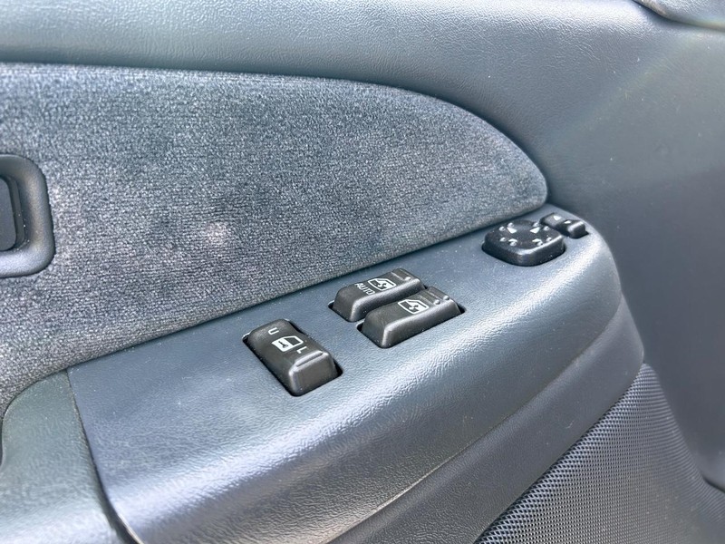 Chevrolet Silverado 2500HD Vehicle Image 12
