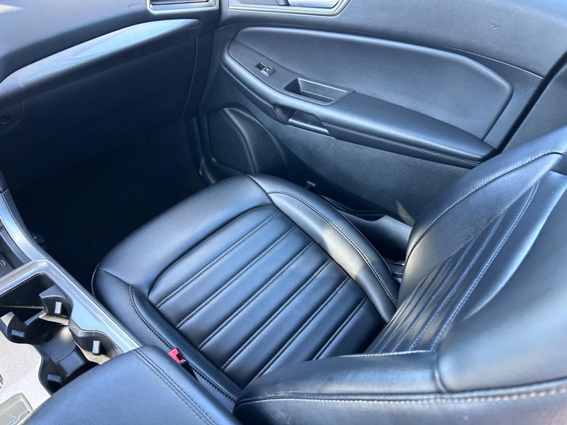 Ford Edge Vehicle Image 15