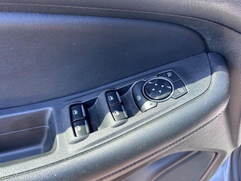Ford Edge Vehicle Image 16