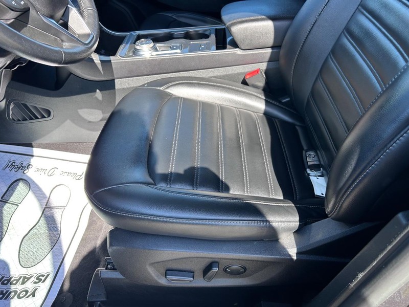 Ford Edge Vehicle Image 17