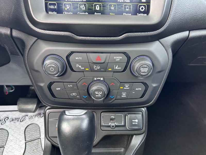 Jeep Renegade Vehicle Image 14