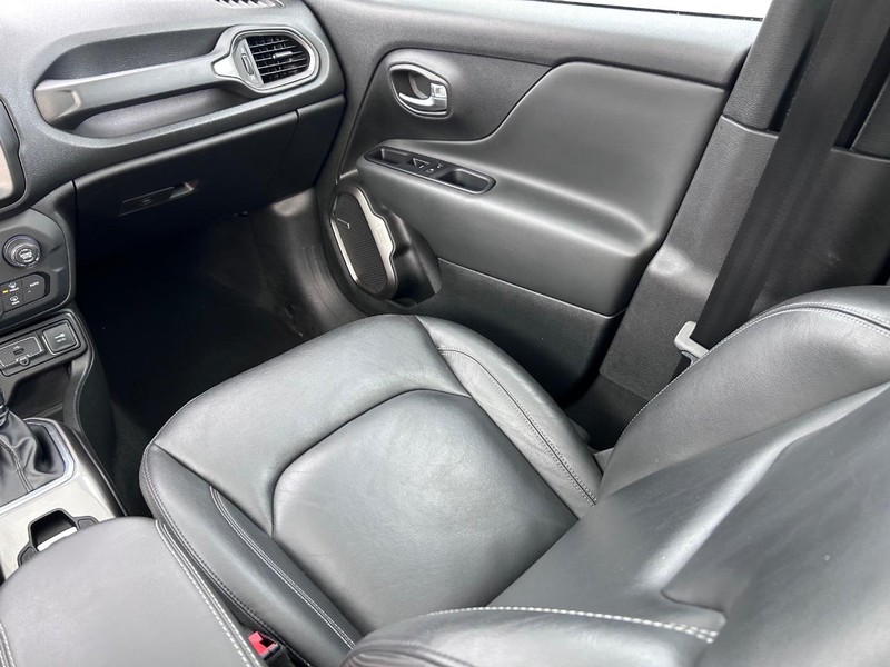 Jeep Renegade Vehicle Image 16