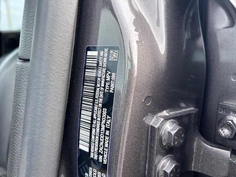 Jeep Renegade Vehicle Image 21