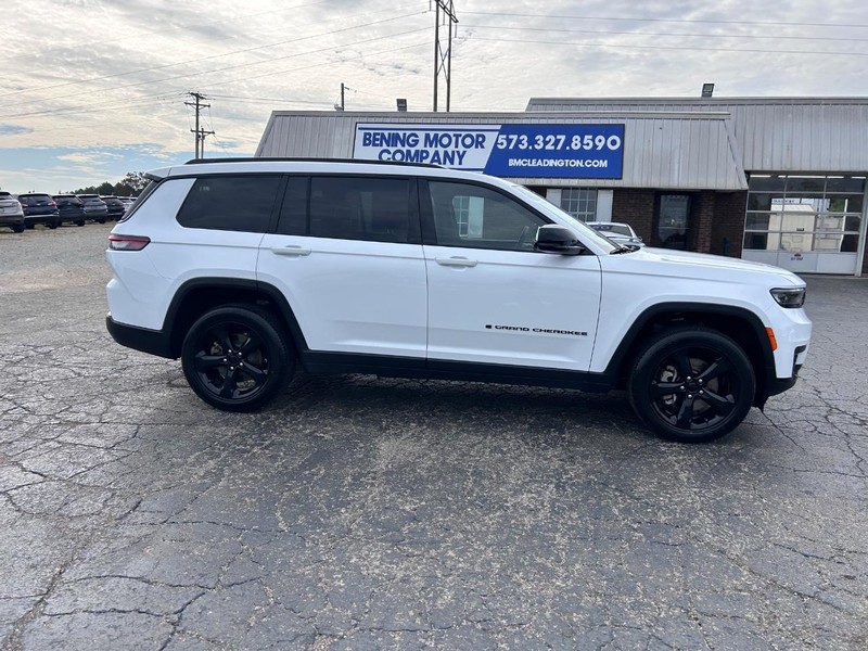 Jeep Grand Cherokee L Vehicle Image 02