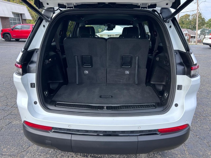 Jeep Grand Cherokee L Vehicle Image 05