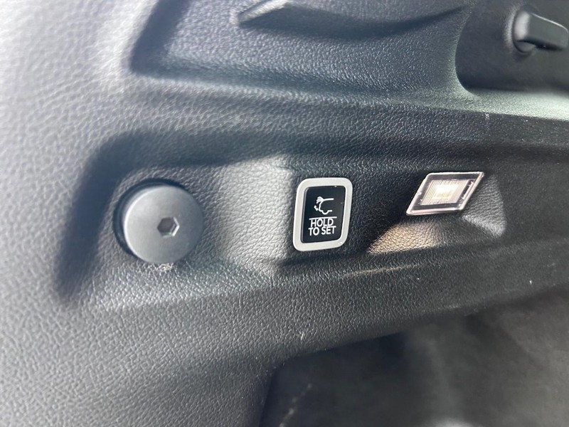 Jeep Grand Cherokee L Vehicle Image 06
