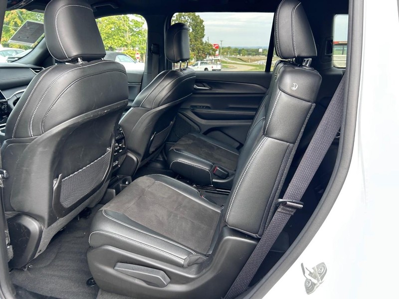 Jeep Grand Cherokee L Vehicle Image 09