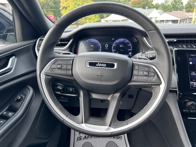 Jeep Grand Cherokee L Vehicle Image 12
