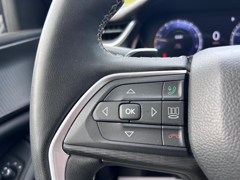 Jeep Grand Cherokee L Vehicle Image 13