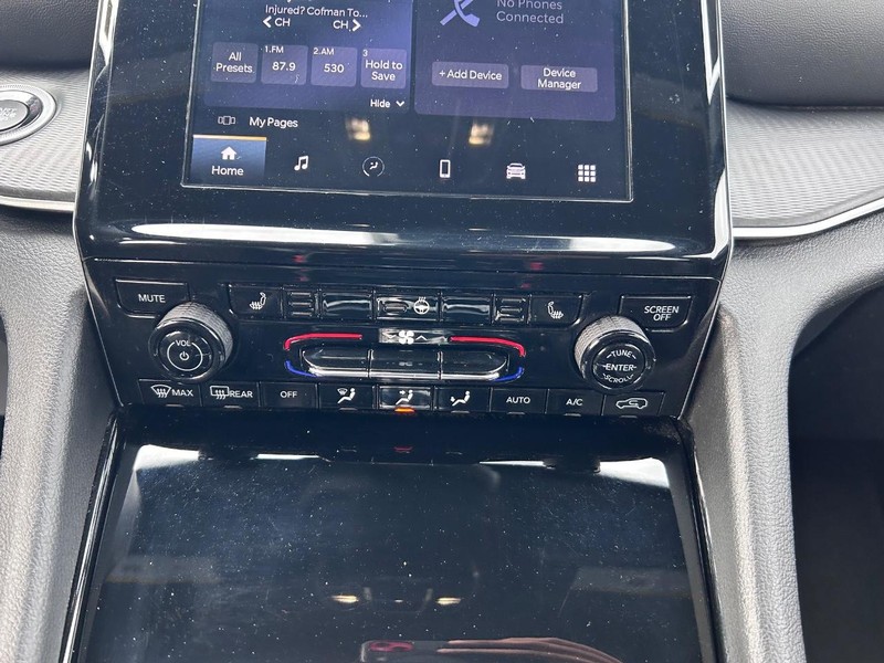 Jeep Grand Cherokee L Vehicle Image 16