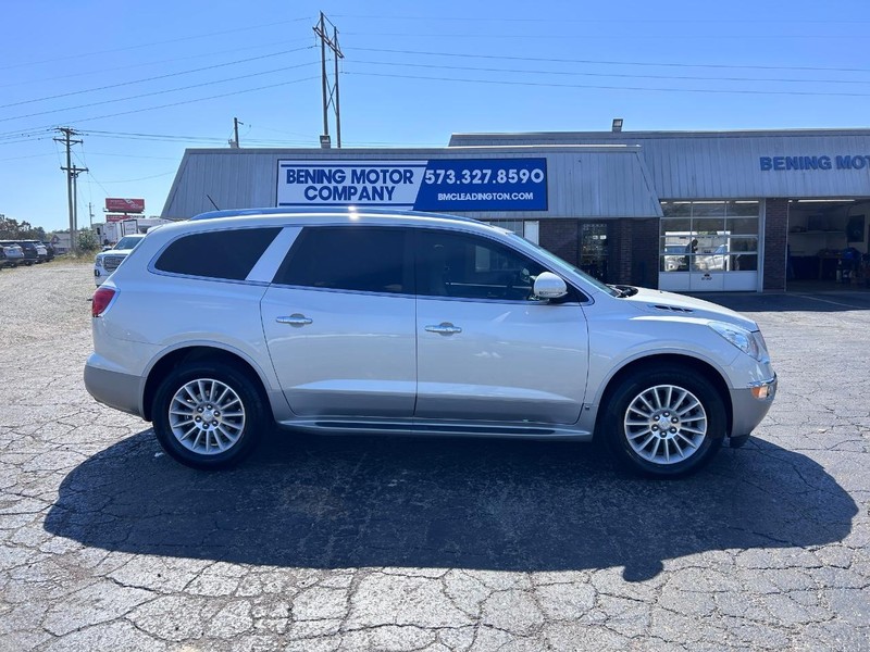 Buick Enclave Vehicle Image 02