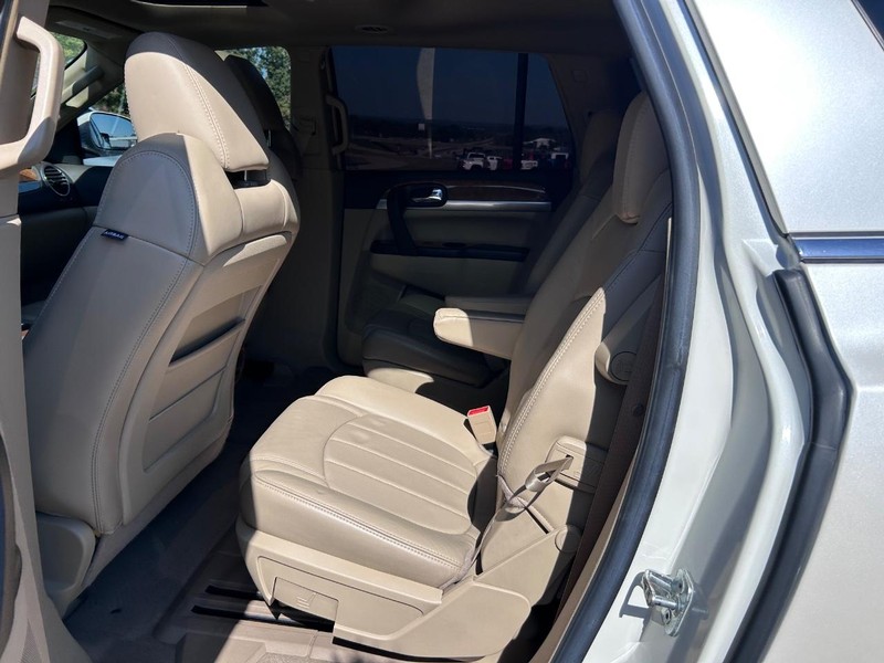 Buick Enclave Vehicle Image 09