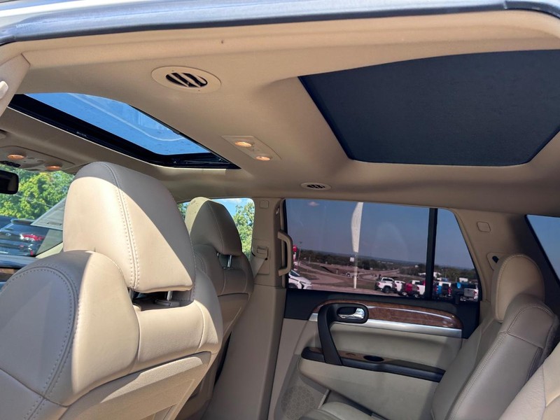 Buick Enclave Vehicle Image 10