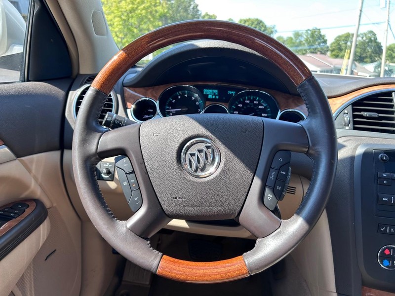 Buick Enclave Vehicle Image 13