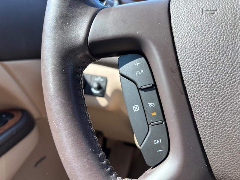 Buick Enclave Vehicle Image 14