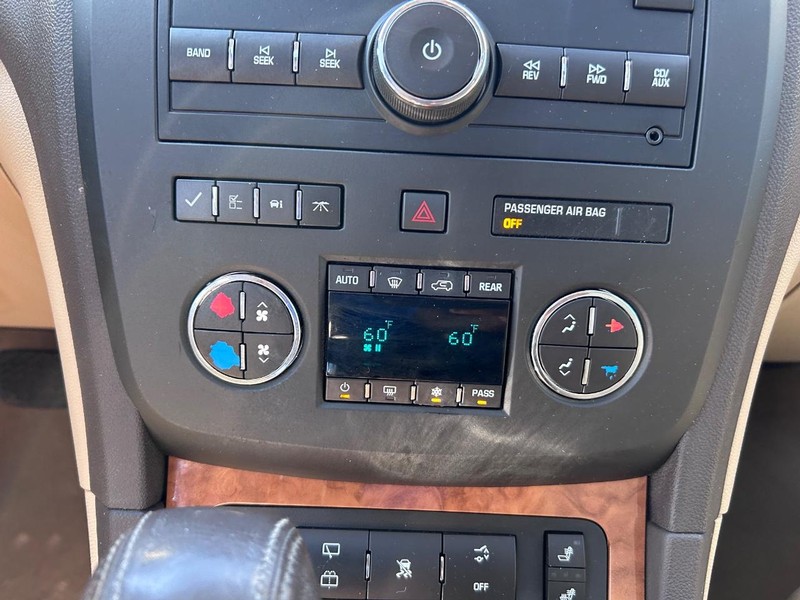 Buick Enclave Vehicle Image 17