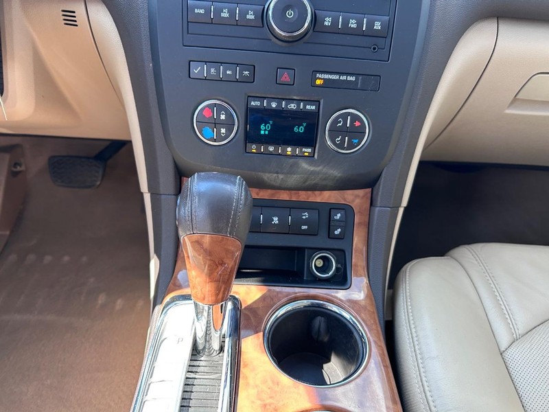 Buick Enclave Vehicle Image 18