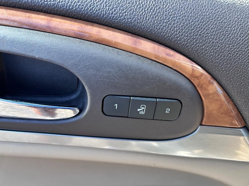 Buick Enclave Vehicle Image 21
