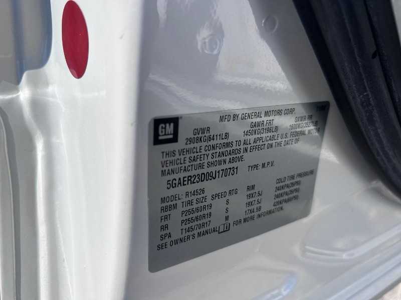 Buick Enclave Vehicle Image 25