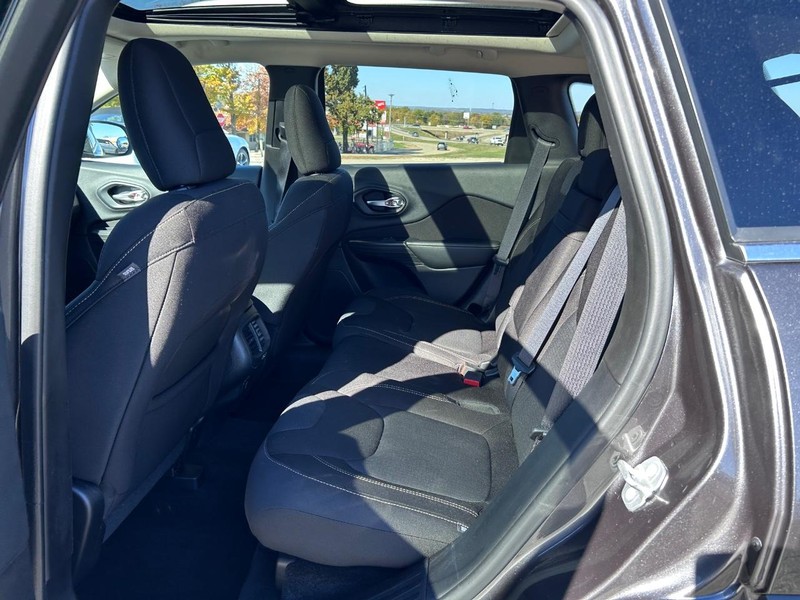 Jeep Cherokee Vehicle Image 08