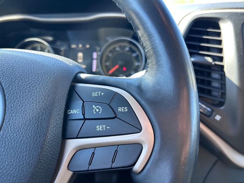 Jeep Cherokee Vehicle Image 13