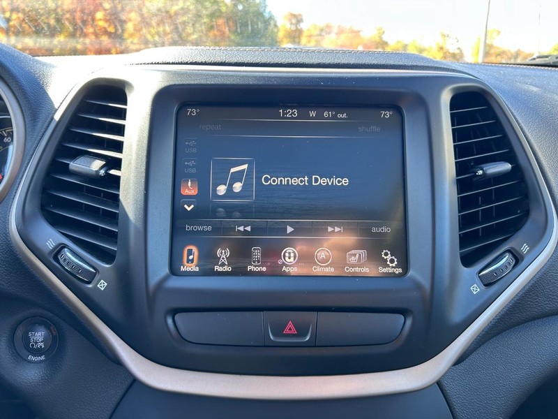 Jeep Cherokee Vehicle Image 14