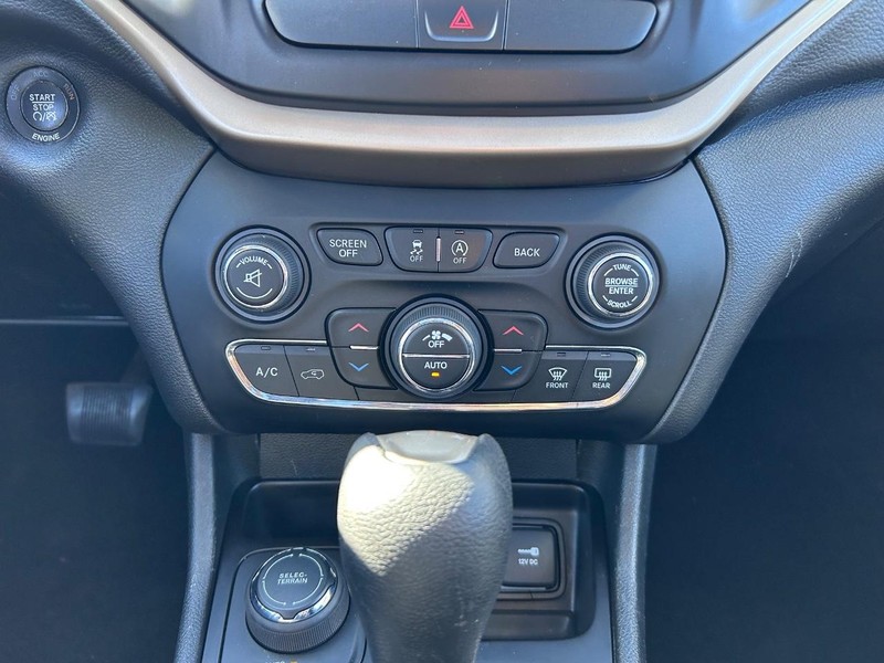 Jeep Cherokee Vehicle Image 15