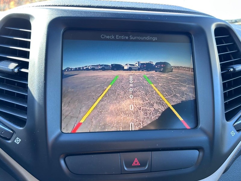 Jeep Cherokee Vehicle Image 21