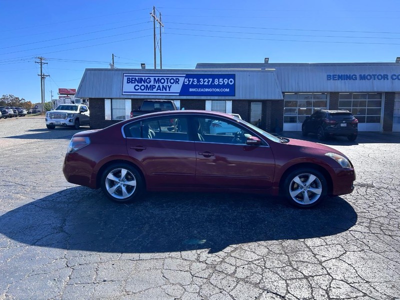 Nissan Altima Vehicle Image 02