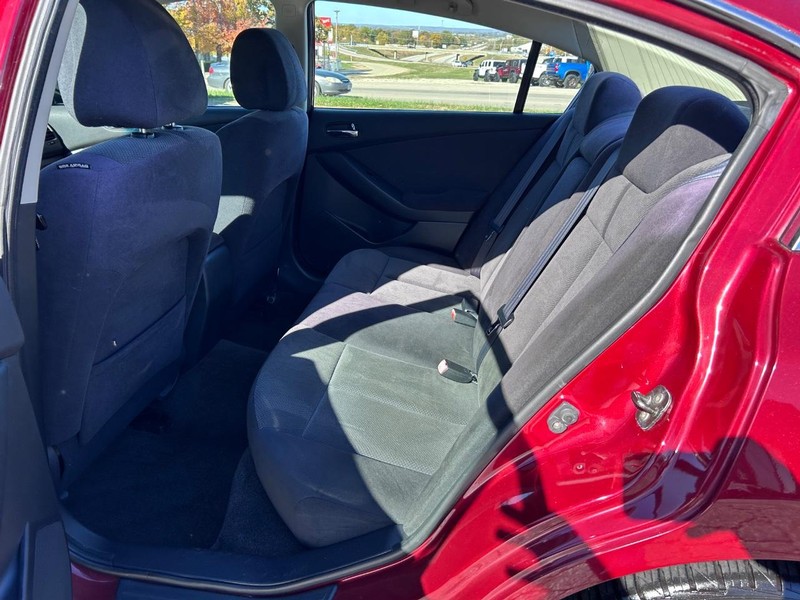 Nissan Altima Vehicle Image 07