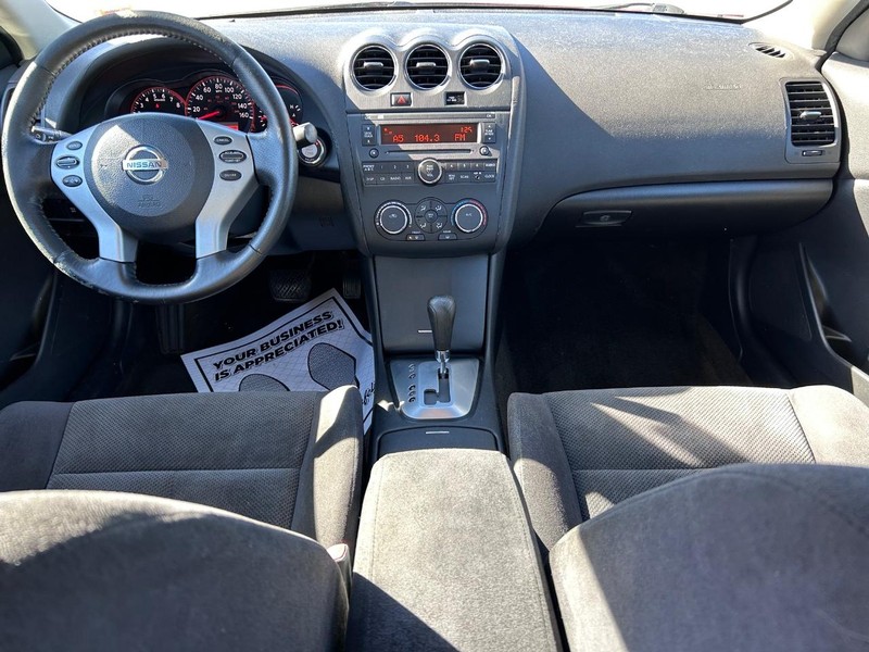 Nissan Altima Vehicle Image 08