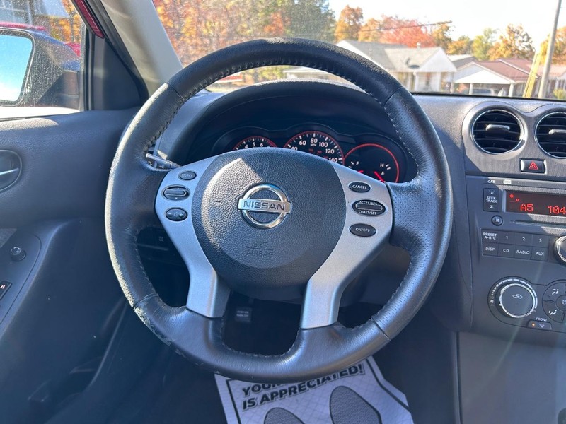 Nissan Altima Vehicle Image 09