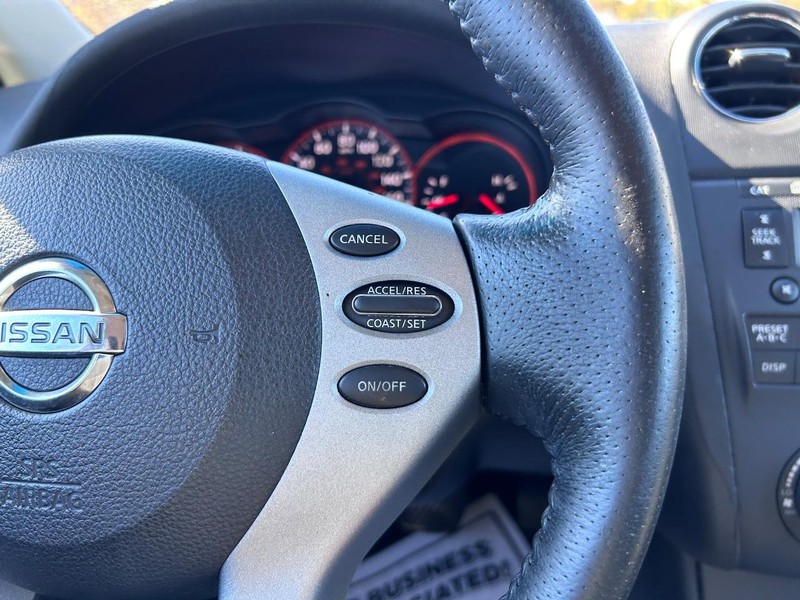 Nissan Altima Vehicle Image 11