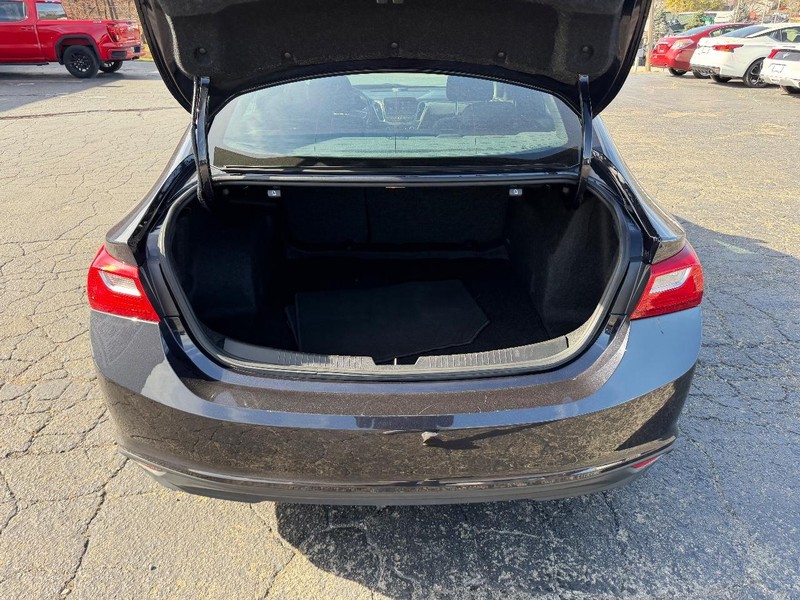 Chevrolet Malibu Vehicle Image 05