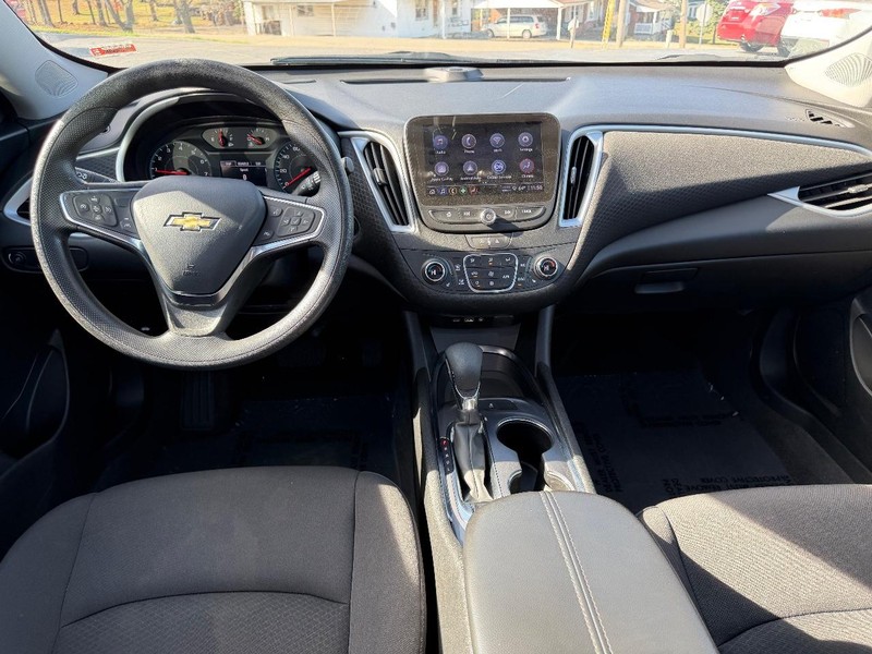 Chevrolet Malibu Vehicle Image 09