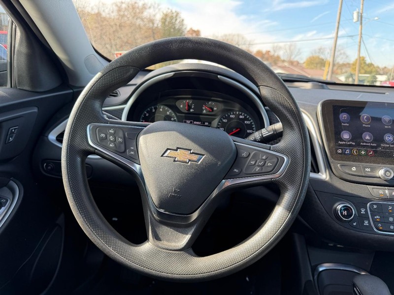 Chevrolet Malibu Vehicle Image 10