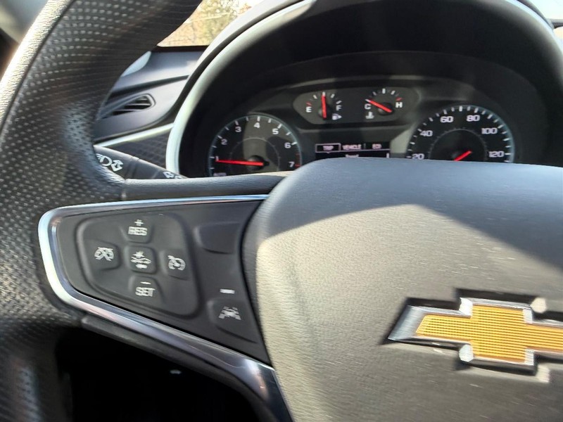 Chevrolet Malibu Vehicle Image 11