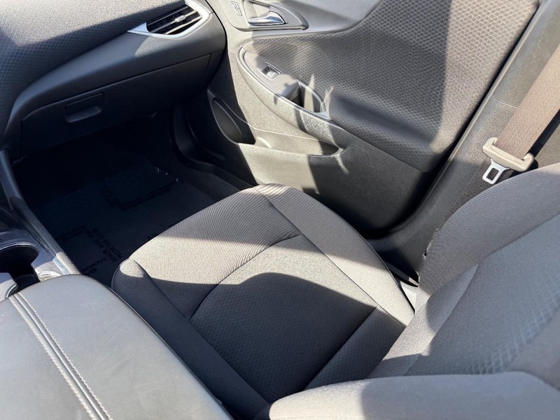 Chevrolet Malibu Vehicle Image 16