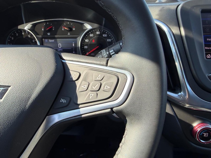 Chevrolet Equinox Vehicle Image 12