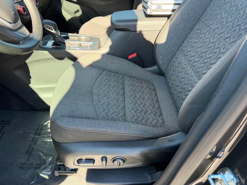 Chevrolet Equinox Vehicle Image 18