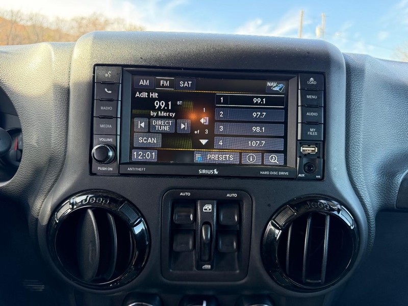 Jeep Wrangler Unlimited Vehicle Image 12