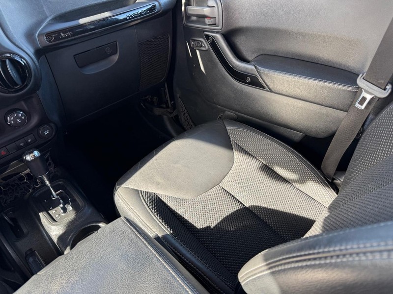 Jeep Wrangler Unlimited Vehicle Image 15