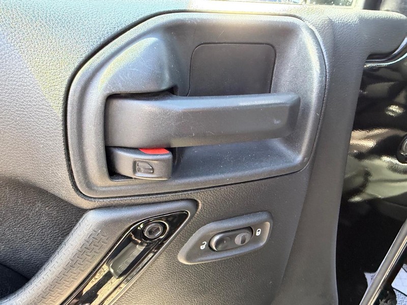 Jeep Wrangler Unlimited Vehicle Image 16