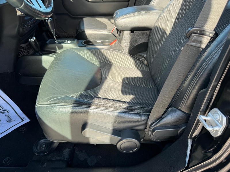 Jeep Wrangler Unlimited Vehicle Image 17